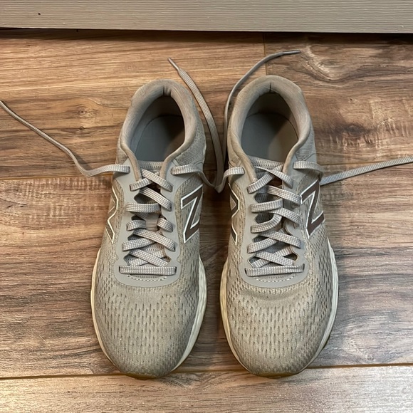 New balance shoes - Picture 1 of 4